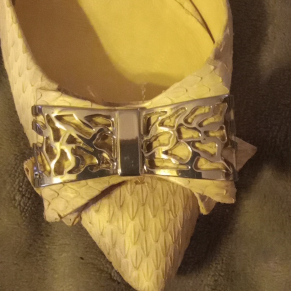 Women's shoes